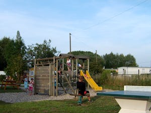 Camping La Petite Forêt - Kinderspielplatz auf dem Campingplatz
