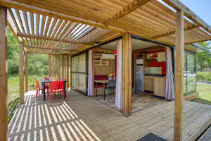 Camping La Peyrugue - Mobilheim mit Terrasse