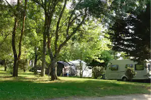 Camping La Pibola - Stellplätze im Grünen