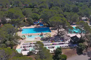 Camping La Pierre Verte - Luftaufnahme vom Campingplatz in der Provence
