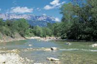 Camping La Pinède  -  Campingplatz im Nationalpark Vercors zwischen den Alpen und der Provence an einem Fluss