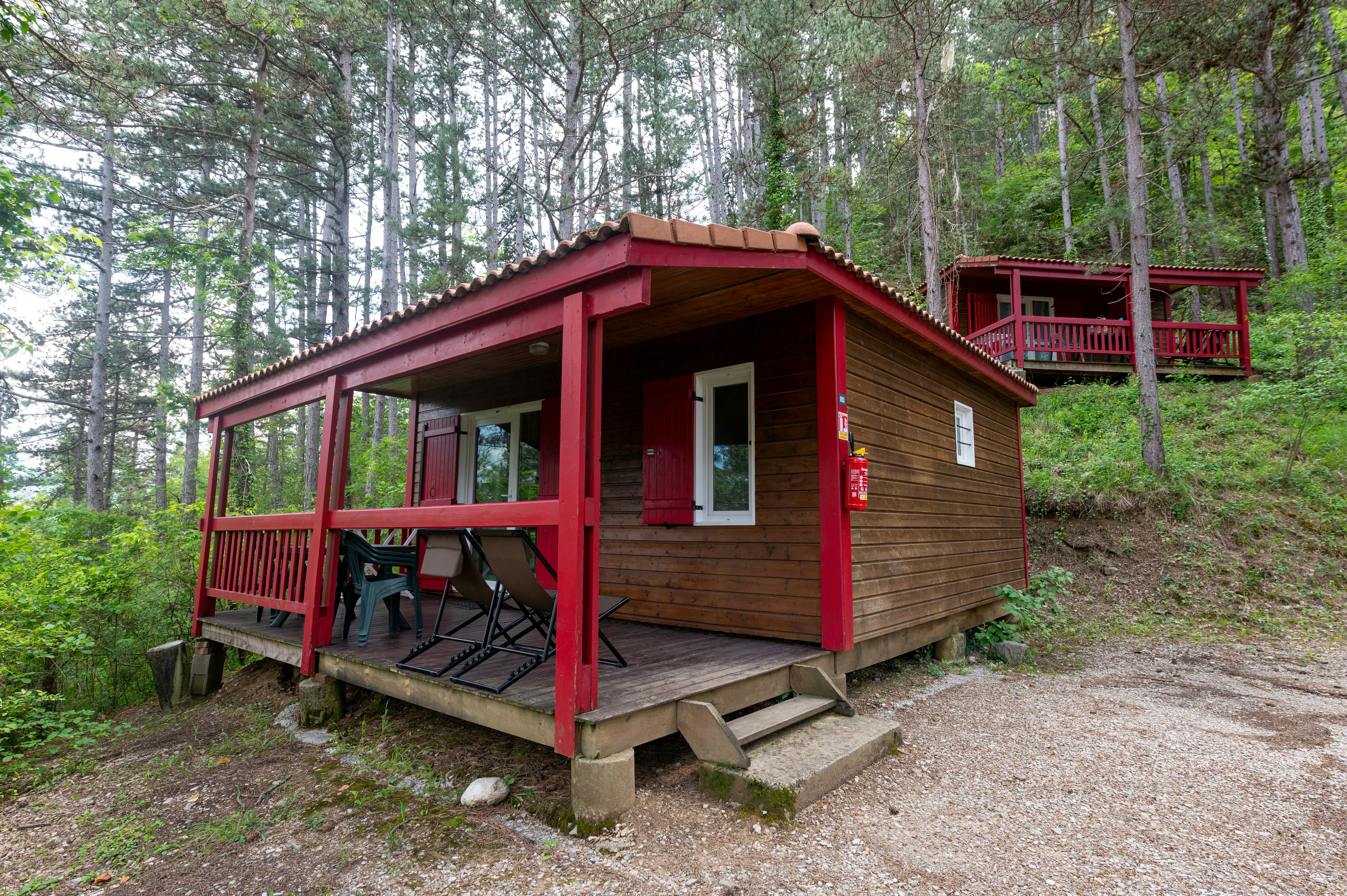 Camping La Pinède  - Mobilheim mit Terrasse auf dem Campingplatz