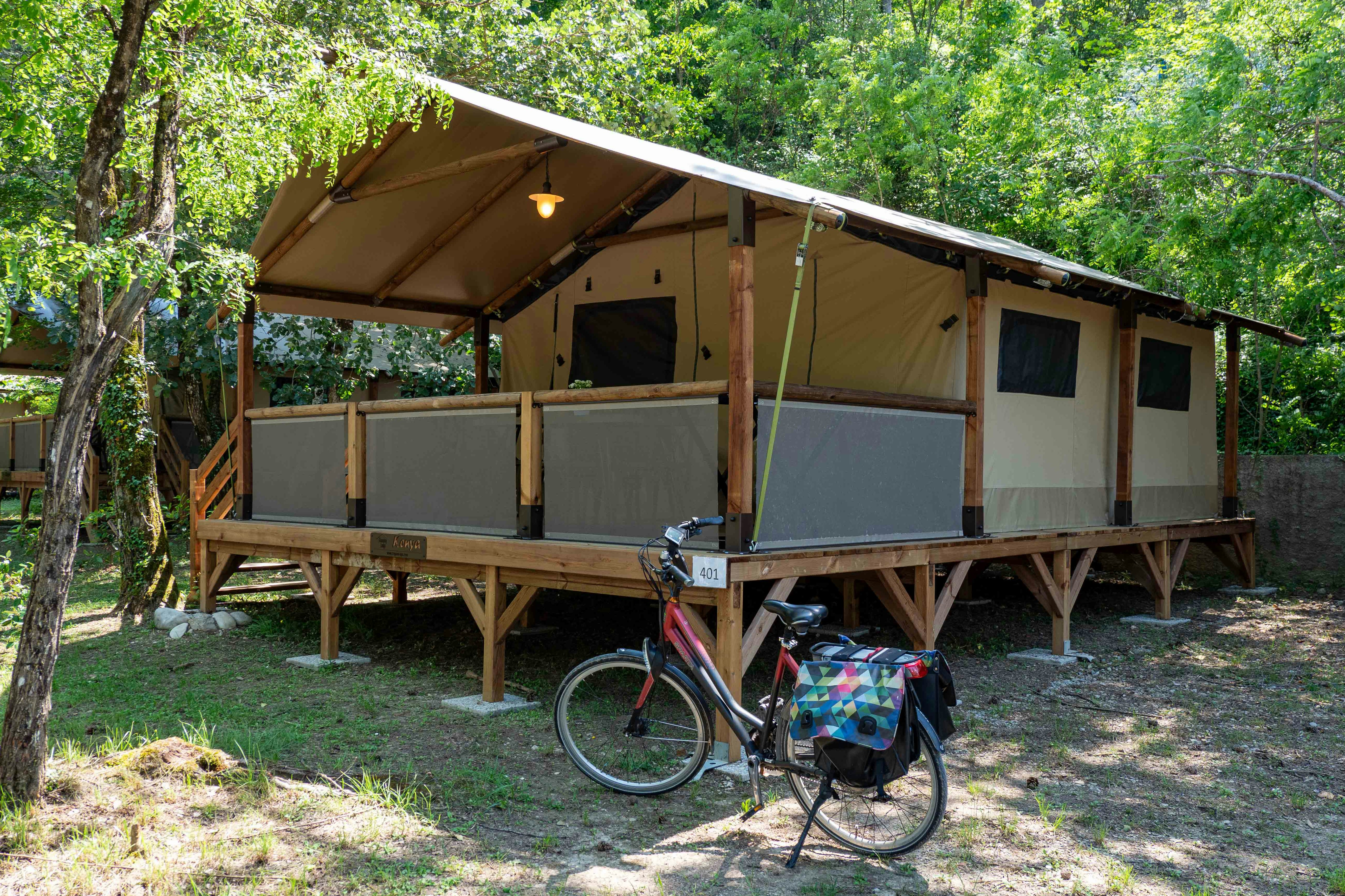 Camping La Pinède - Glamping-Zelt mit Terrasse