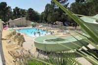Camping La Pinède en Provence  -  Poolbereich mit Wasserrutsche
