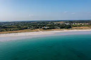 Yelloh! Village La Plage Blick vom Meer auf den Strand und die Landschaft