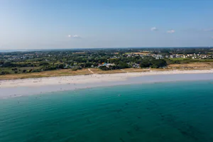Yelloh! Village La Plage Blick vom Meer auf den Strand und die Landschaft