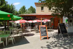 Camping La Plage - Terrasse der Snack Bar auf dem Campingplatz
