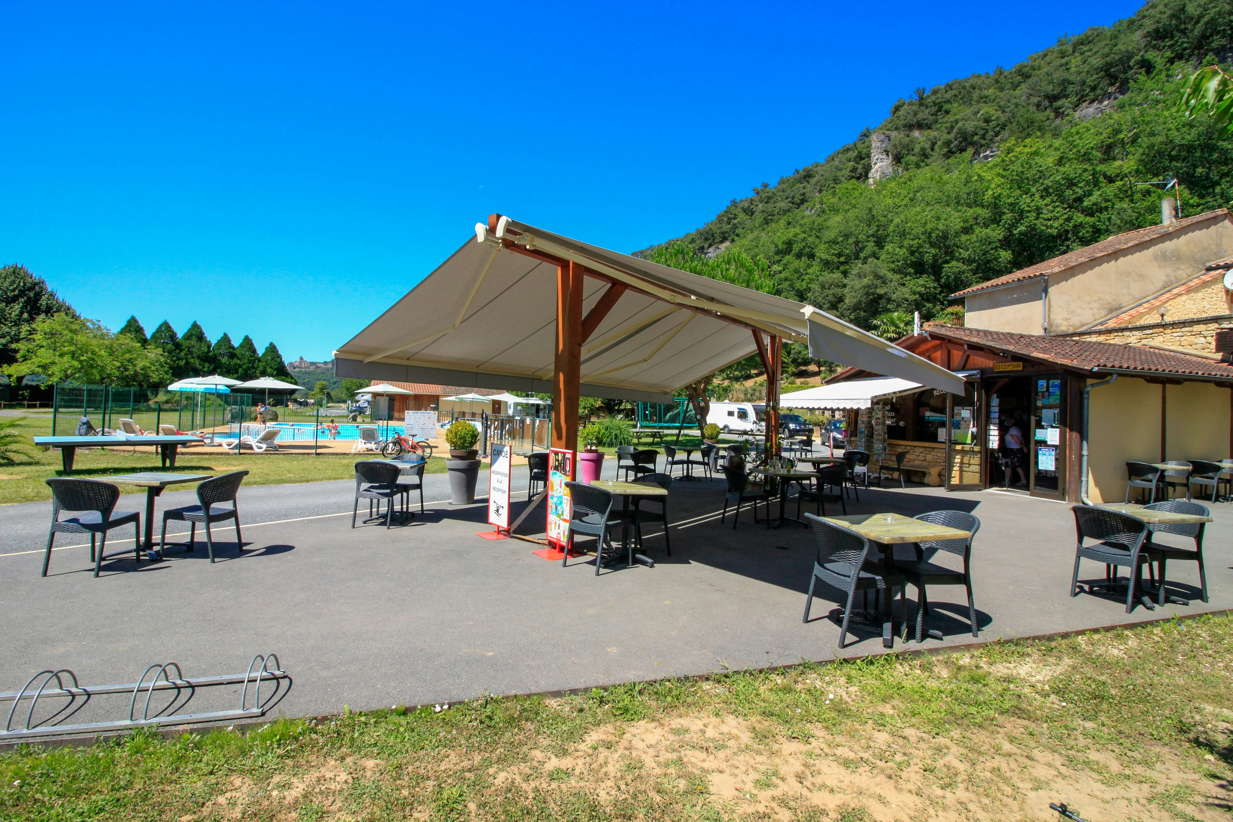 Camping La Plage - Terrasse des Campingplatzes