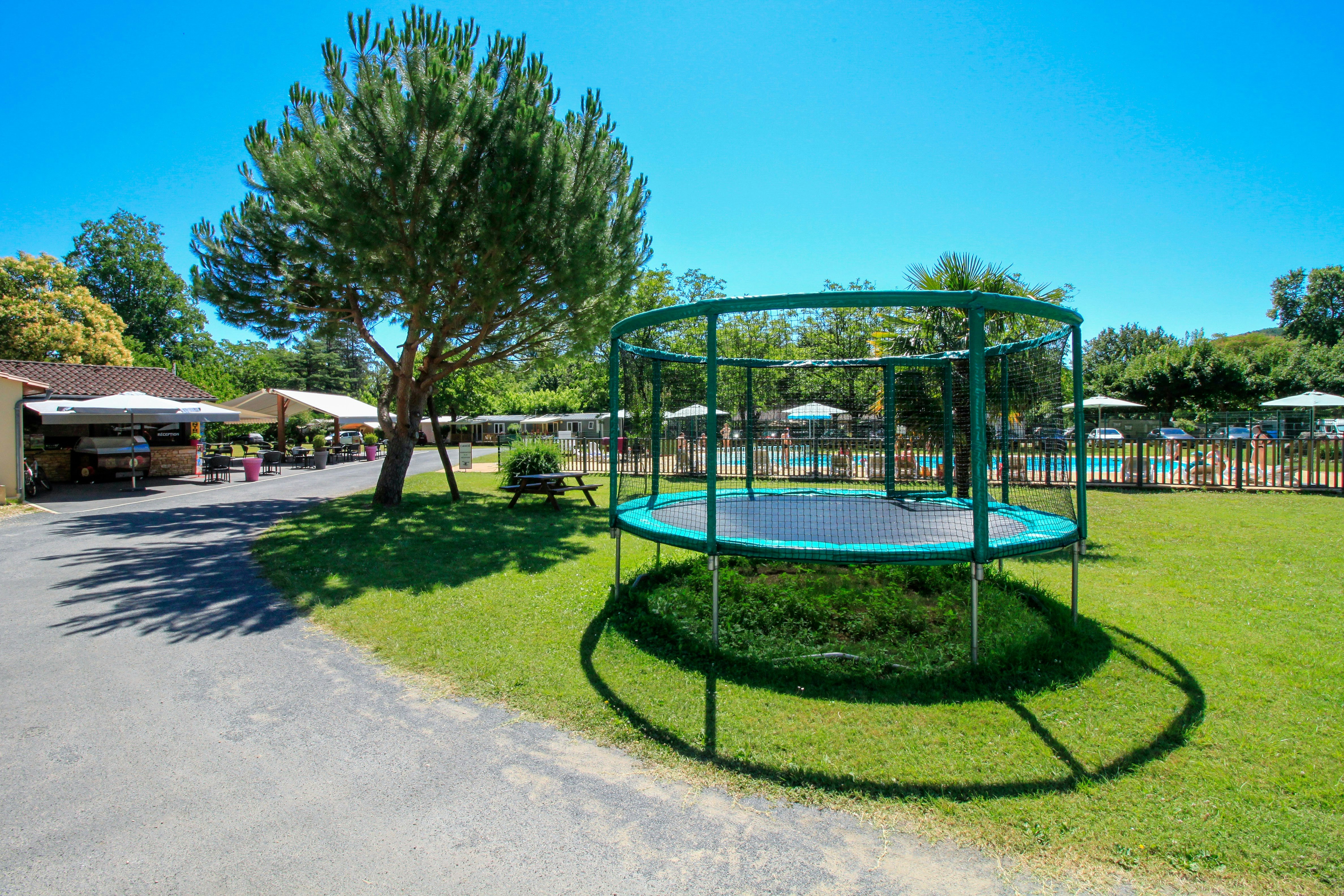 Camping La Plage - Trampolin auf dem Campingplatz