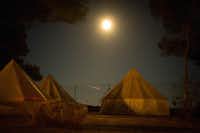 Camping La Playa Ibiza  -  Mobilheime vom Campingplatz bei Nacht