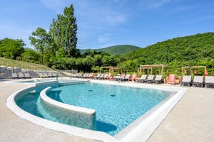 Camping Porte de Provence - Beheizter Pool im Freien