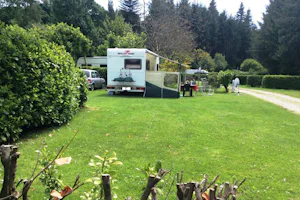 Camping La Pointe - Wohnmobil auf Stellplatz