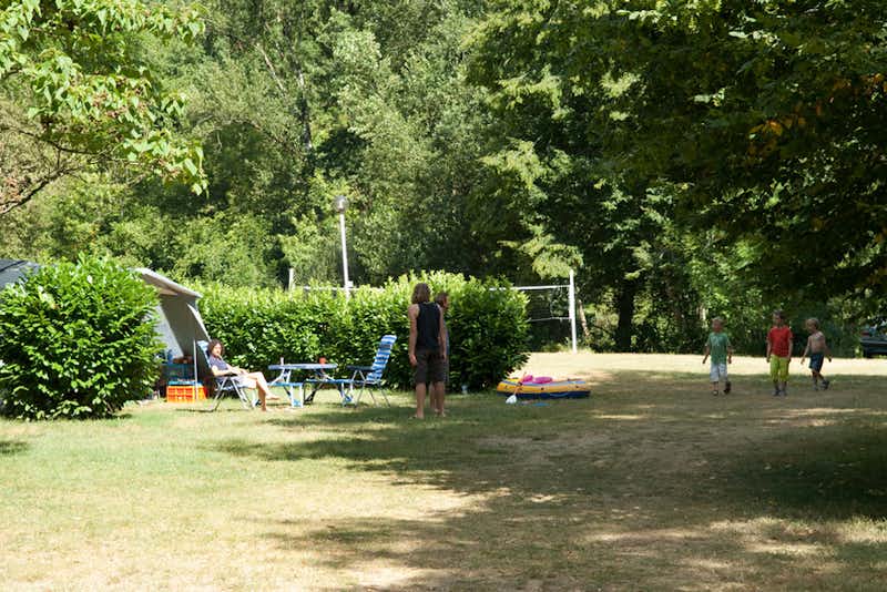 Camping la Prade - Campingplatz umringt von Wald