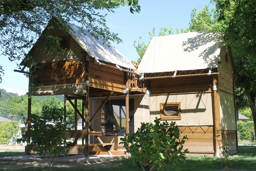 Camping la Prade - Glamping  im Grünen auf dem Campingplatz