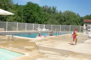 Camping la Prade- Kinderbecken und Pool auf dem Campingplatz
