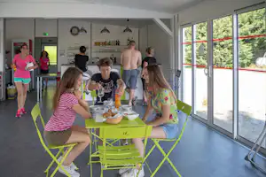 Camping La Promenade - Cafe auf dem Campingplatz