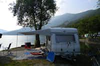Camping La Quiete - Wohnwagenstellplatz mit Blick auf See und Berge auf dem Campingplatz