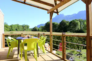 Camping La Ravoire - Mobilheim mit Veranda auf dem Campingplatz