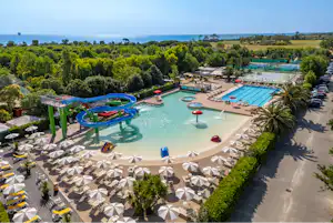 La Risacca Family Collection - Luftaufnahme des Campingplatzes mit Wasserpark