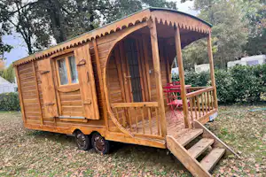 Camping La Rivière Dorée - Mobilheim mit kleiner Terrasse