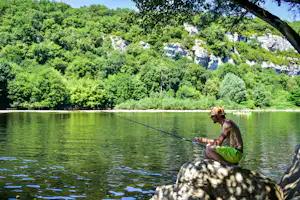 Camping La Rivière - Angeln am Fluss vom Campingplatz