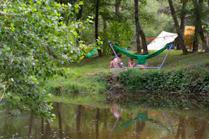 Camping La Rochelambert - Fluss in der Nähe der Stellplätze