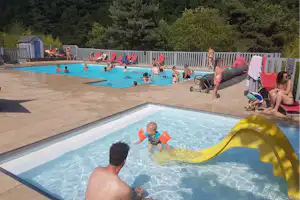 Camping La Rochelambert - Poolbereich auf dem Campingplatz