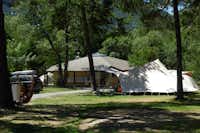 Camping La Rochette -  Sanitäranlage auf dem Campingplatz-
