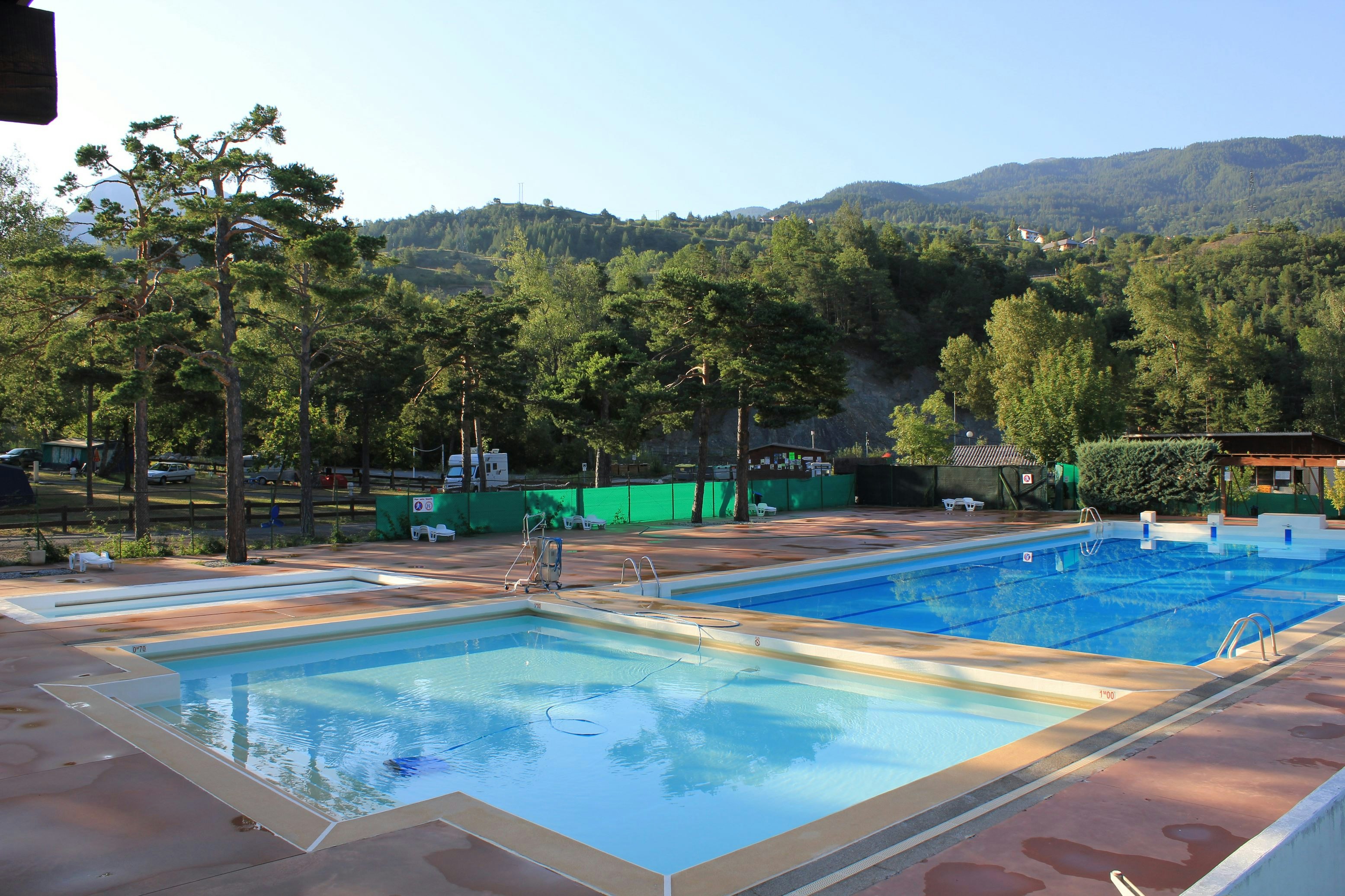 Camping La Rochette - Poollandschaft mit zwei Schwimmbecken