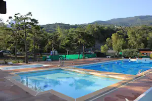 Camping La Rochette - Poollandschaft mit zwei Schwimmbecken