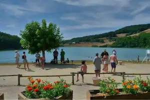 Camping La Romiguière - Boule am Seeufer