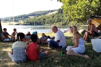 Camping La Romiguière - Gruppenlesungen in der Nähe des Sees