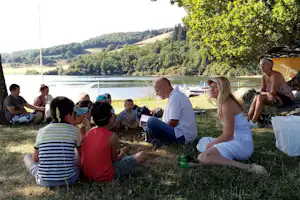 Camping La Romiguière - Gruppenlesungen in der Nähe des Sees