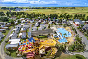 Capfun Camping Route Blanche Camping La Route Blanche - Luftaufnahme des Campingplatzes mit Wasserpark