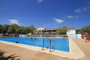 Camping La Rueda - Pool im Freien auf dem Campingplatz