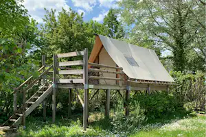 Camping La Saline - Stelzenzelt auf dem Campingplatz