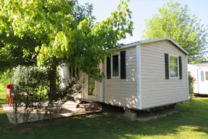 Camping La Salvinie - Mobilheim mit Veranda auf dem Campingplatz