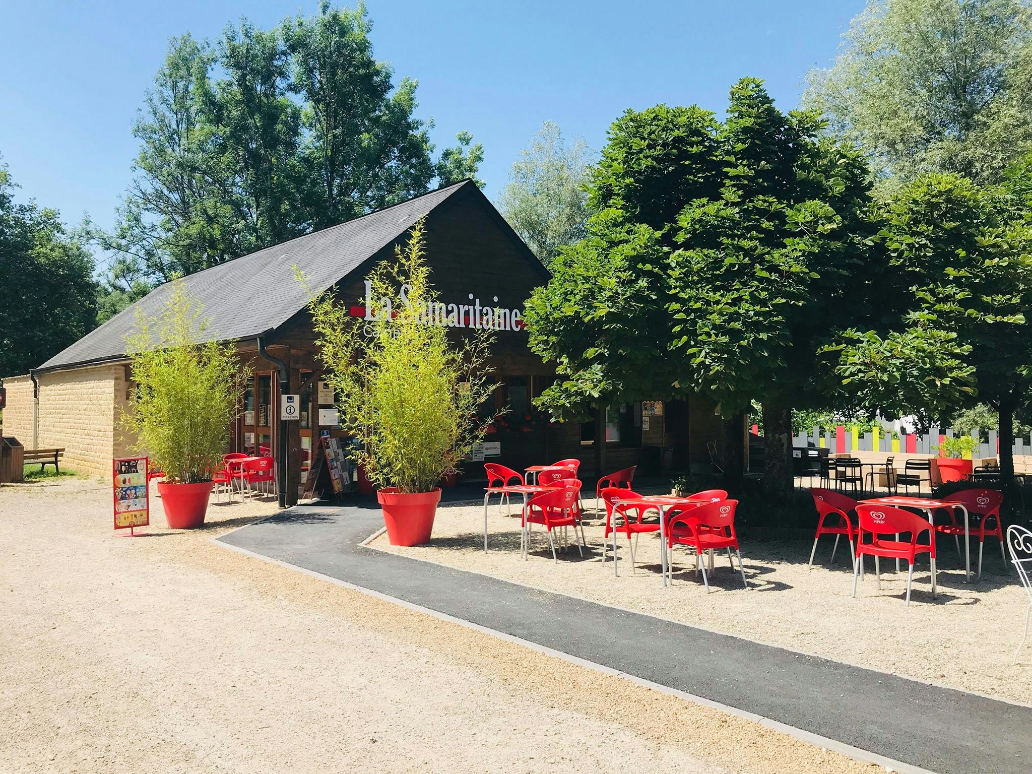 Flower Camping La Samaritaine  - Restaurant mit Terrasse auf dem Campingplatz