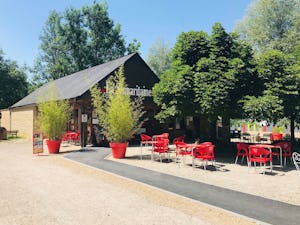 Flower Camping La Samaritaine - Restaurant mit Terrasse auf dem Campingplatz
