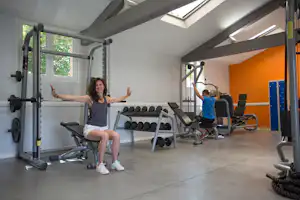 Camping la Sardane - Camper im Fitnessraum vom Campingplatz
