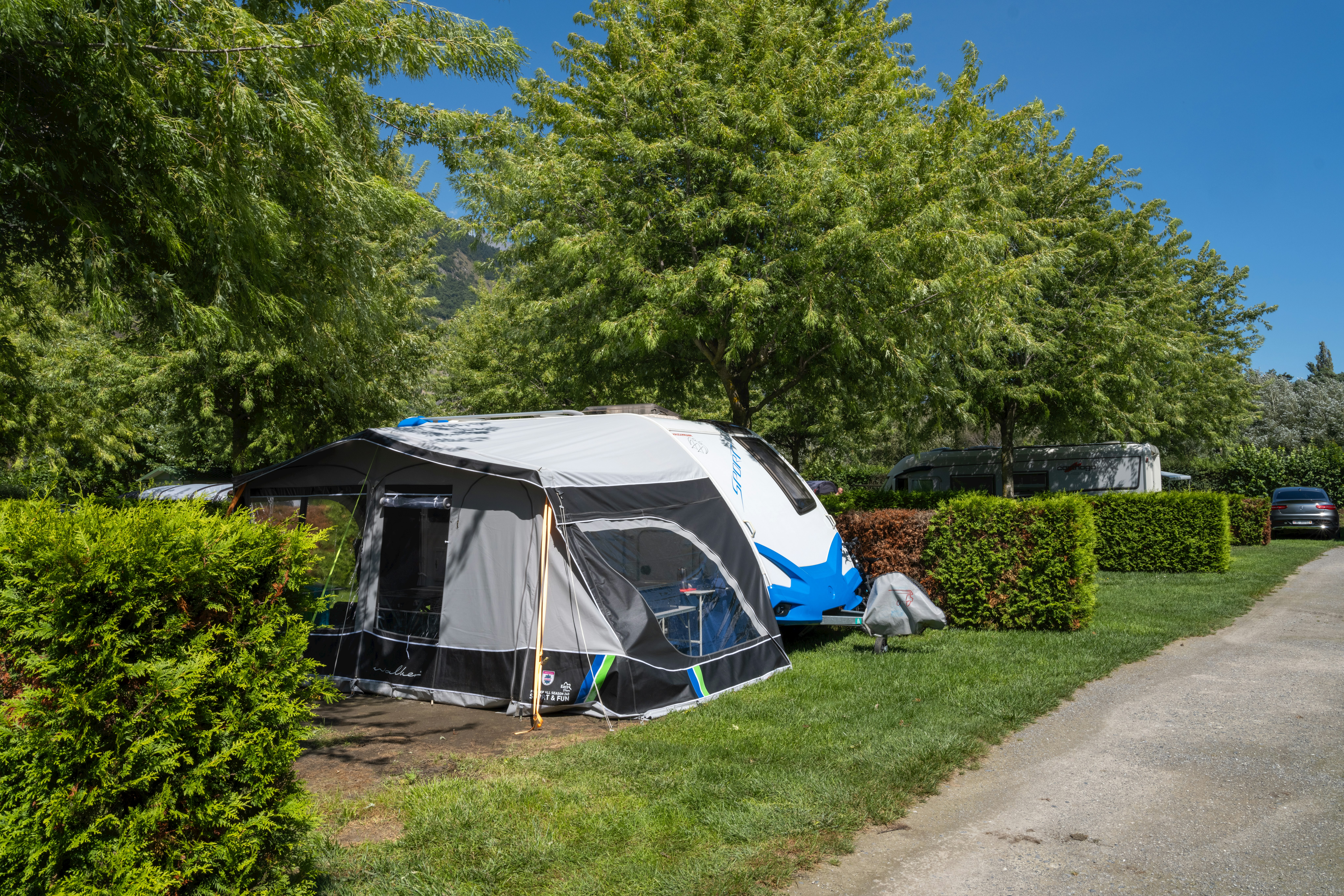 Relais de la Sarvaz  Camping La Sarvaz - Standplätze im Grünen auf dem Campingplatz