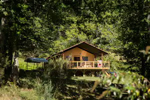 Camping La Serre - Glamping Hütte mit Veranda