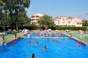 Camping La Sirena - Animation im Pool vom Campingplatz