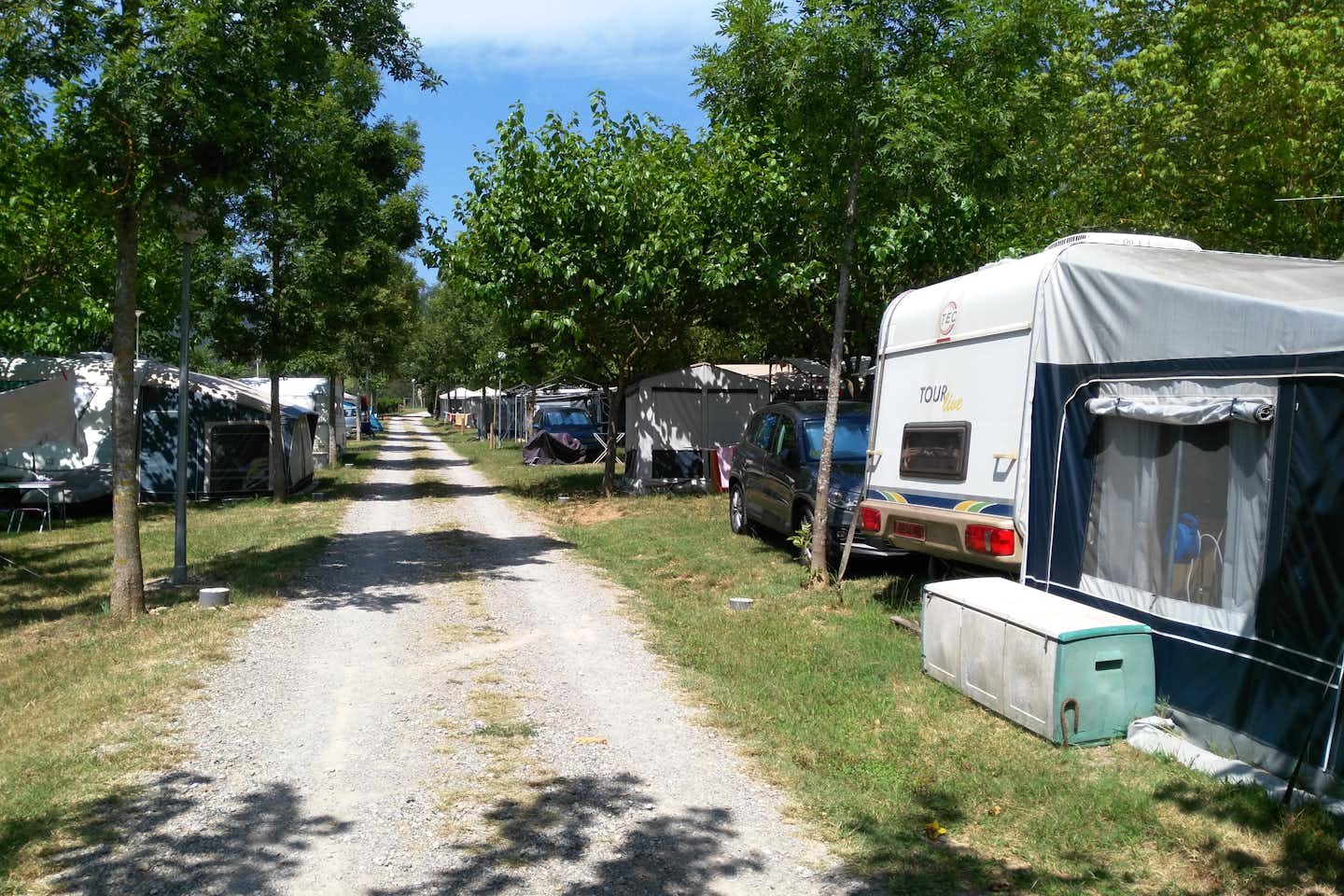 Camping La Soleia d'Oix -  Wohnwagen- und Zeltstellplatz auf dem Campingplatz