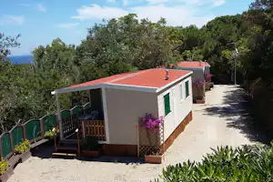 Camping La Sorgente - Mobilheime vom Campingplatz mit Blick auf das Mittelmeer