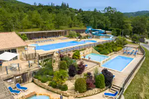 Camping Source du Jabron Camping la Source du Jabron - Blick auf die Pools auf dem Campingplatz