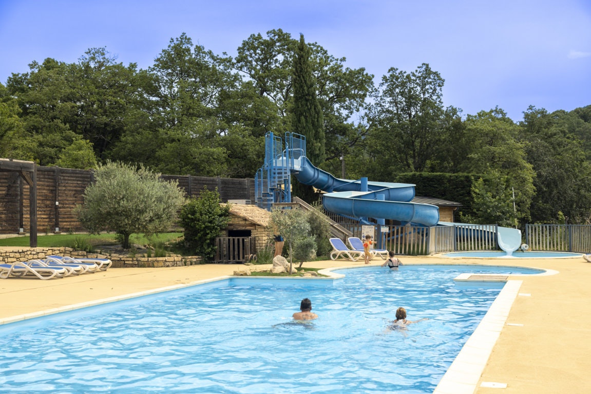 Camping Source du Jabron  Camping la Source du Jabron - Pool im Freien mit Rutsche