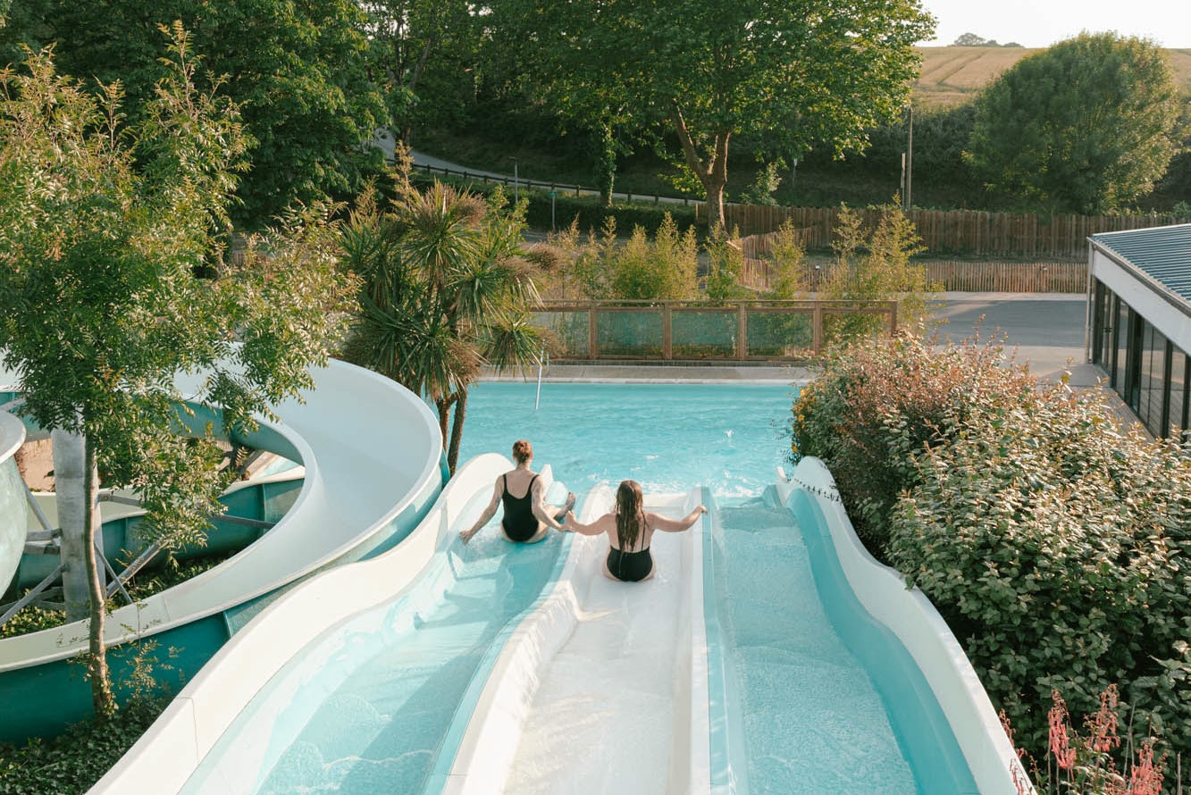 Slow Village Pornic  Camping La Tabardière  - Rutschen im Wasserpark des Campingplatzes