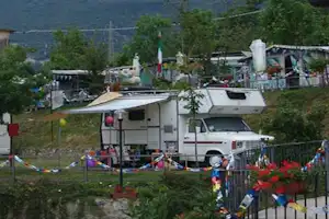 Camping La Tartufaia - Wohnmobil auf einem Stellplatz