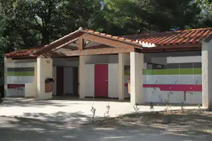 Camping La Tour de France - Sanitärgebäude vom Campingplatz